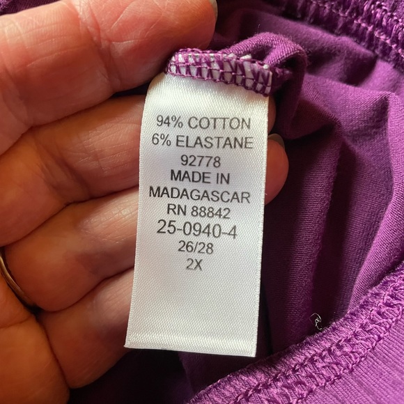 Woman’s Plus Size Capris - Picture 4 of 5